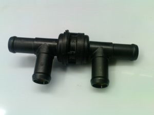 Обратный тосольный клапан  20mm (4 патрубка) ( аналог 22.1000.10.1000) купить в Якутске